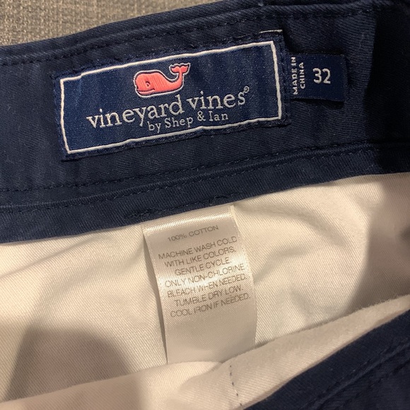 Vineyard Vines Navy American Flag Whales Men’s Shorts - Picture 3 of 4